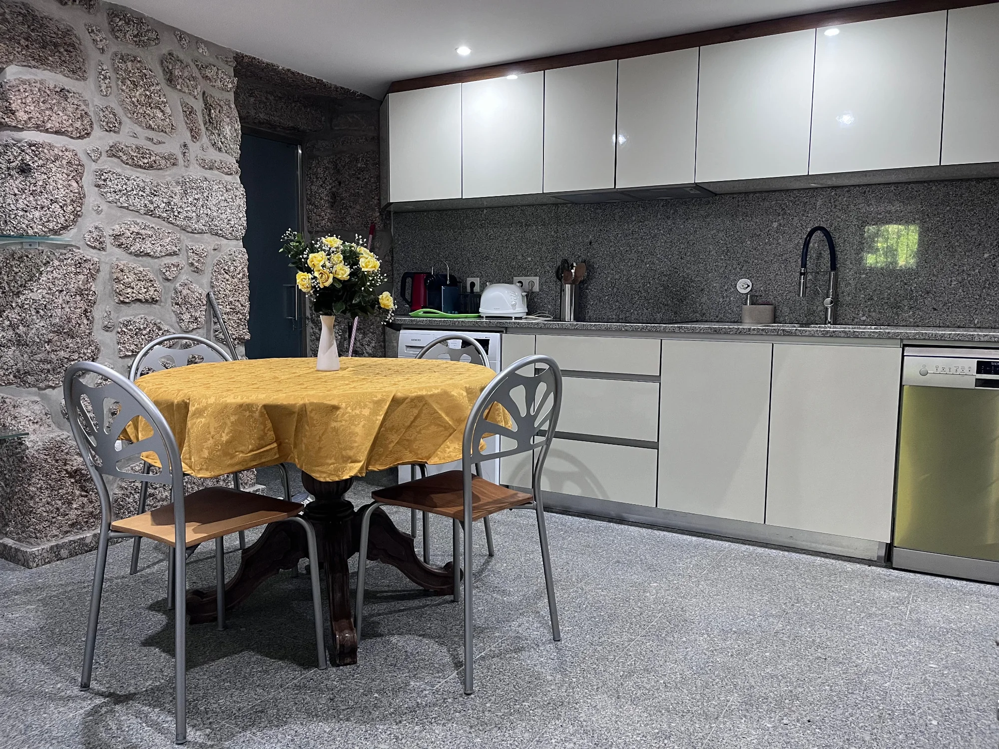 Cozinha e zona de refeições